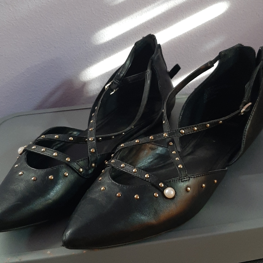 Black ballet flats